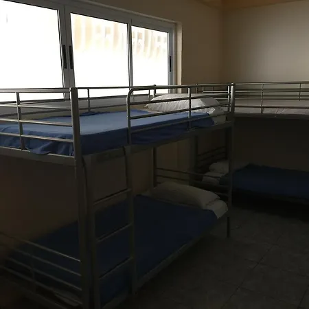 特内里费旅舍 *